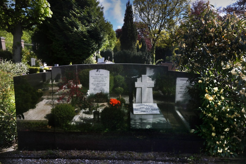 mooie graven op begraafplaats St. Petrus Banden, Den Haag